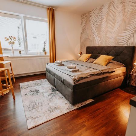 Citybeat Apartments, 400M From The Square Plzen Luaran gambar