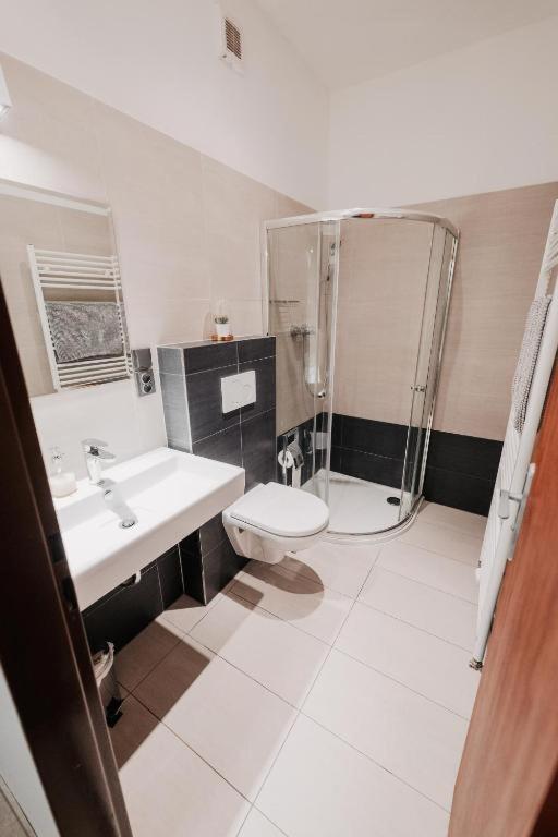 Citybeat Apartments, 400M From The Square Plzen Luaran gambar