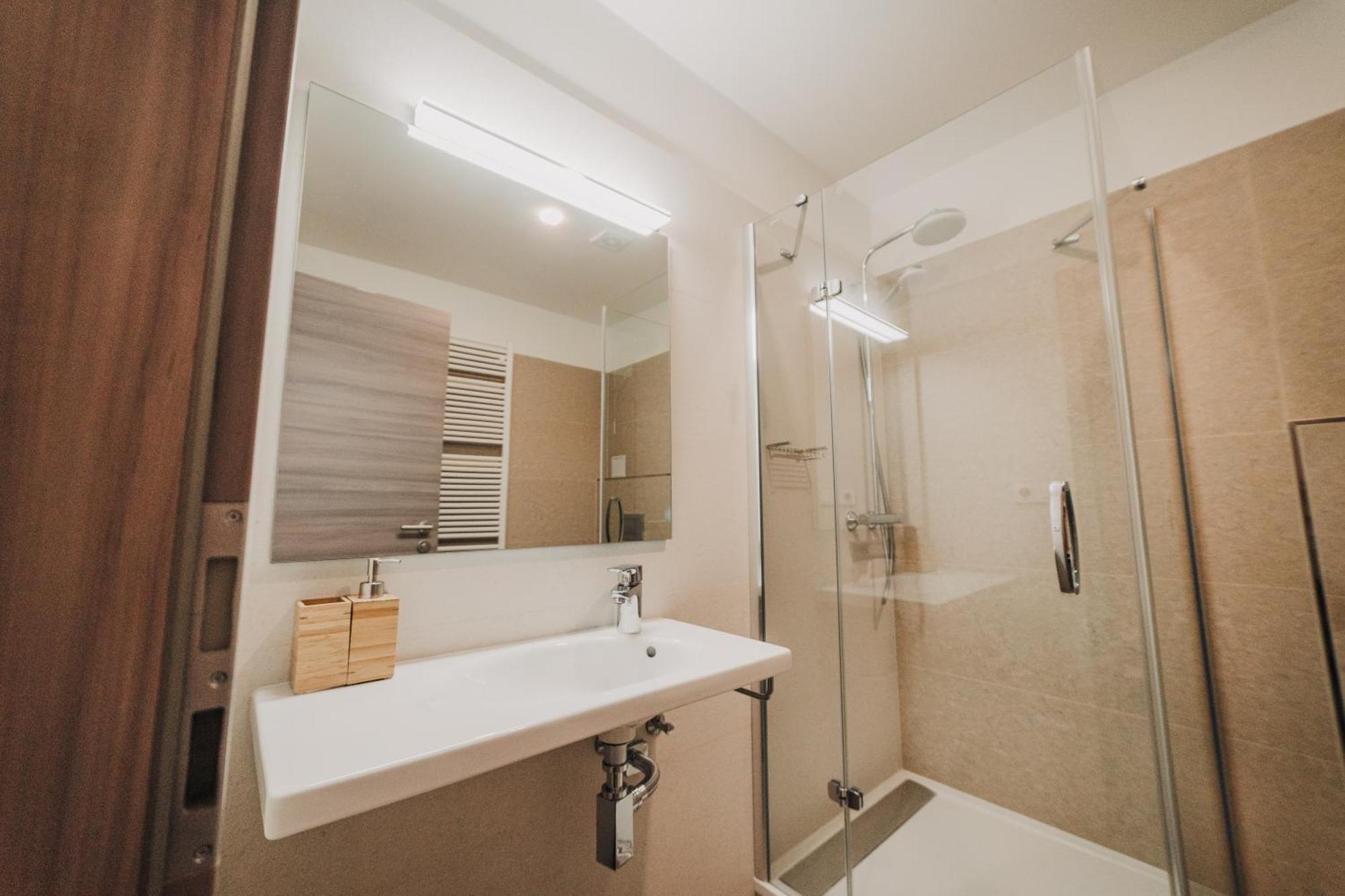 Citybeat Apartments, 400M From The Square Plzen Luaran gambar