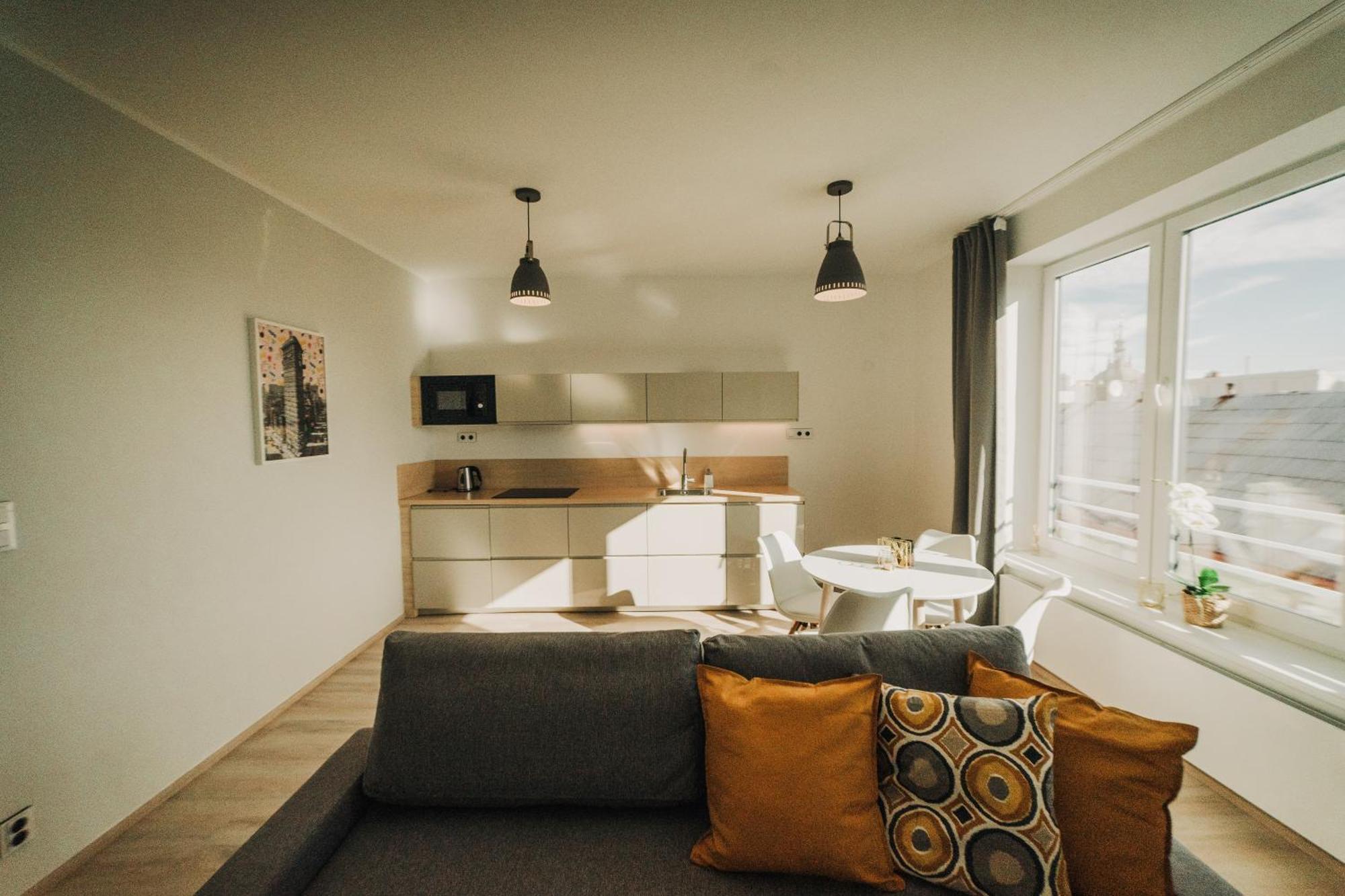 Citybeat Apartments, 400M From The Square Plzen Luaran gambar