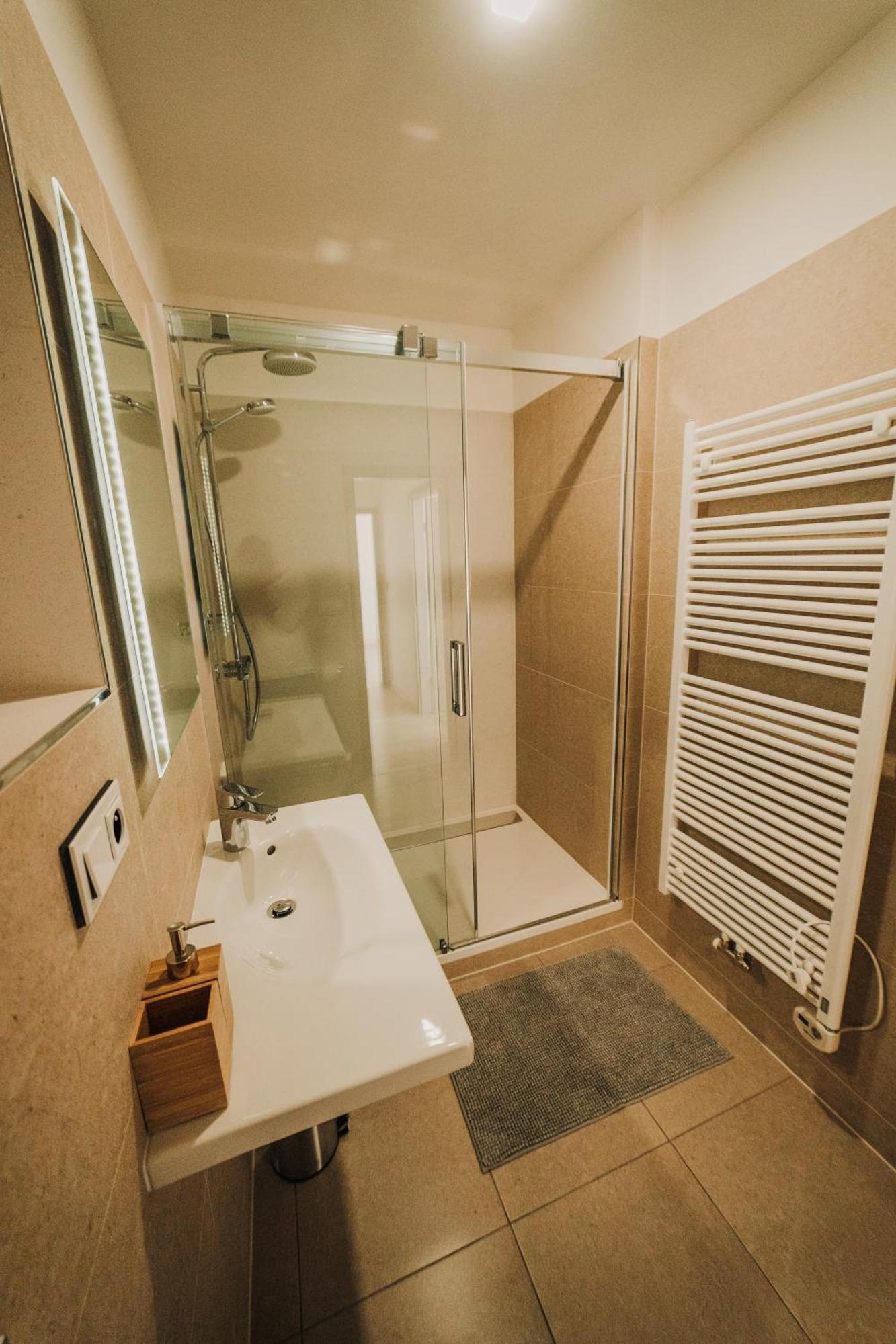 Citybeat Apartments, 400M From The Square Plzen Luaran gambar