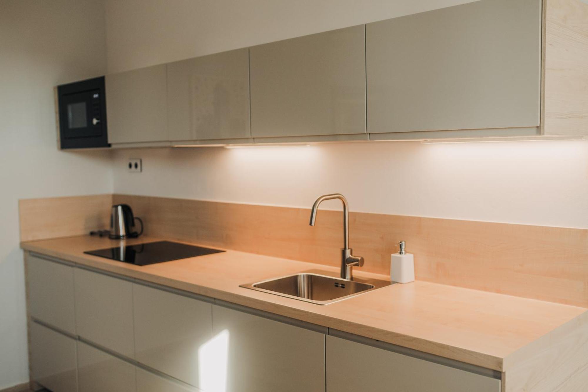 Citybeat Apartments, 400M From The Square Plzen Luaran gambar