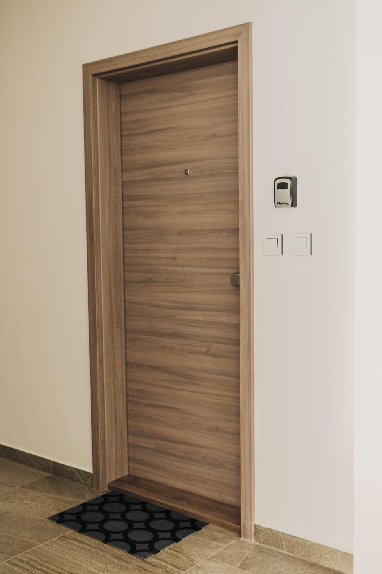 Citybeat Apartments, 400M From The Square Plzen Luaran gambar