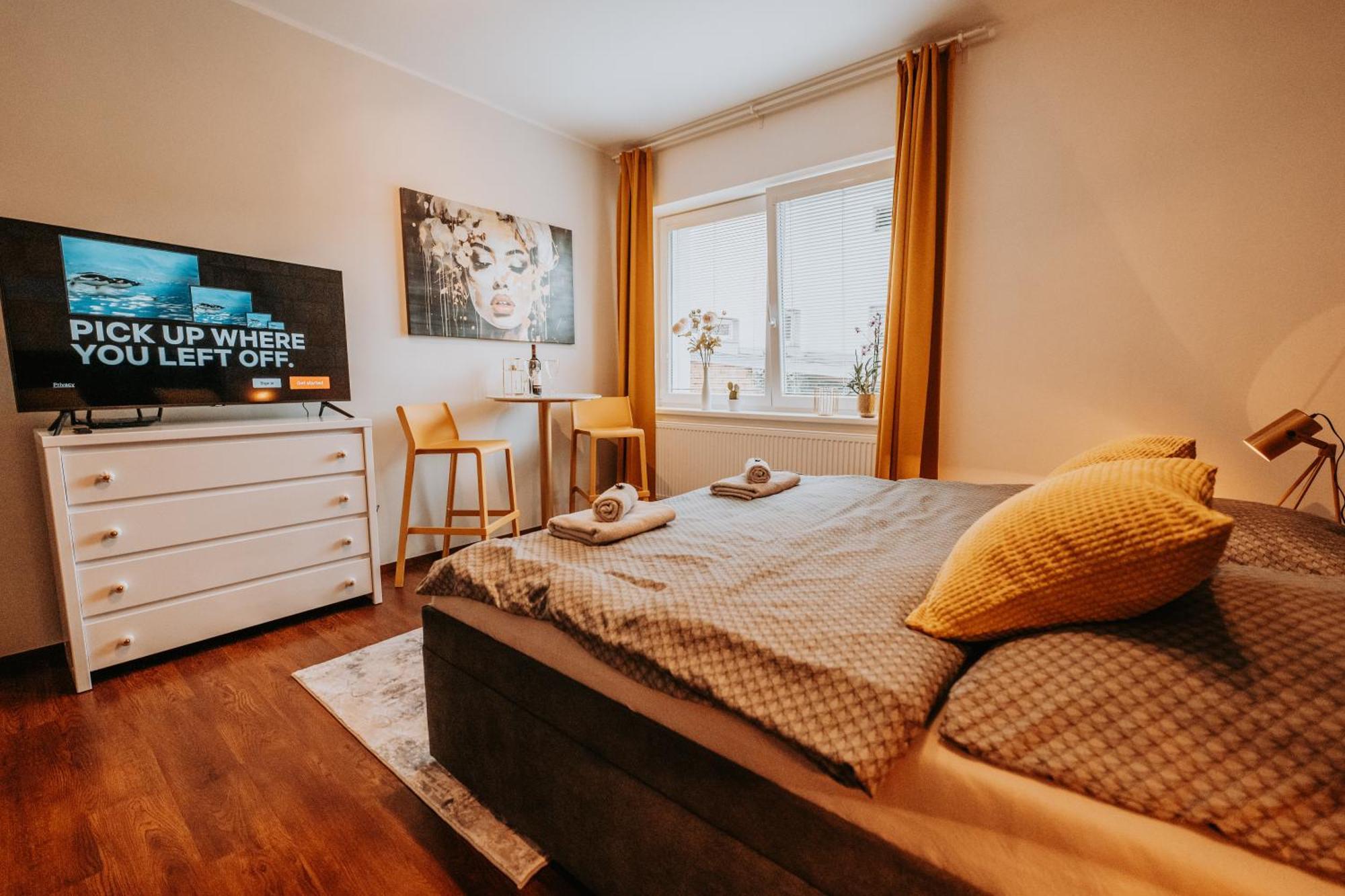 Citybeat Apartments, 400M From The Square Plzen Luaran gambar