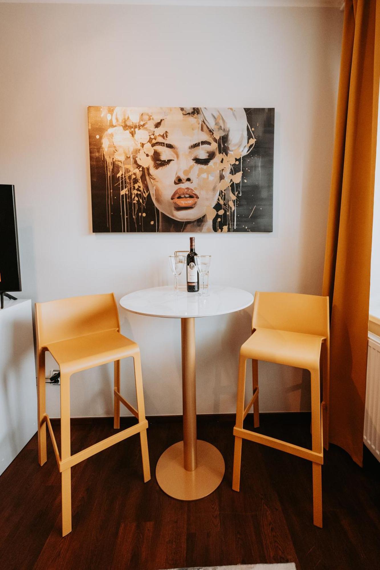 Citybeat Apartments, 400M From The Square Plzen Luaran gambar